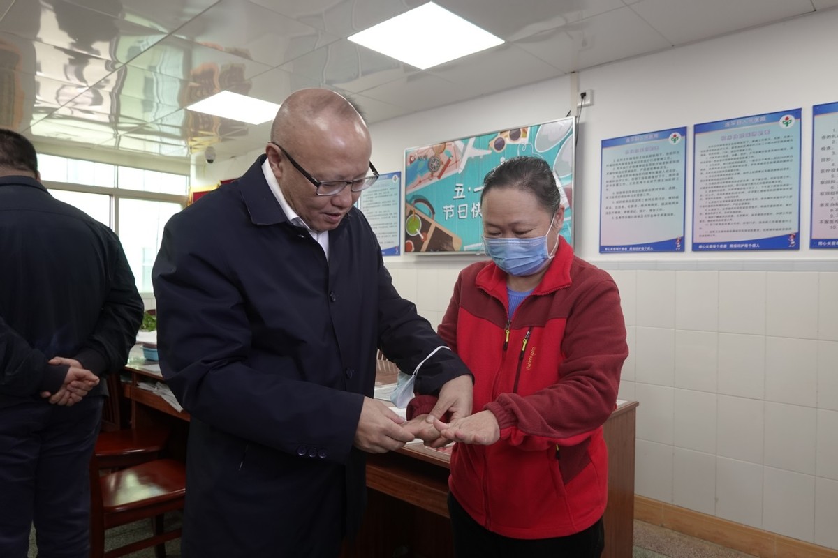 党建光辉照基层，义诊共筑惠民生——深圳二院脊柱外科与连平县人民医院党建及科室共建活动